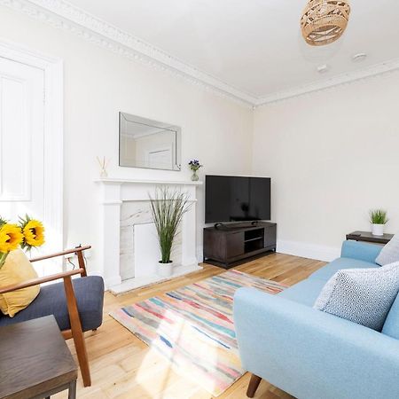 2 Bedroom Apartment On Peebles High Street Esterno foto