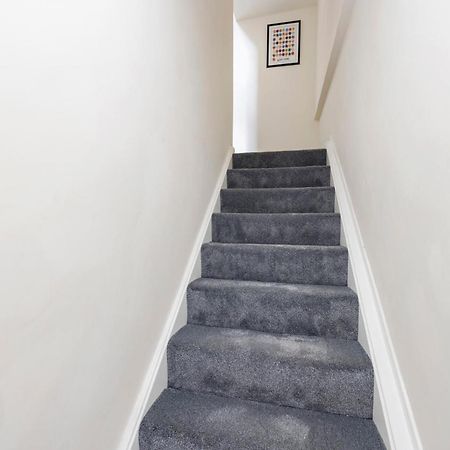2 Bedroom Apartment On Peebles High Street Esterno foto