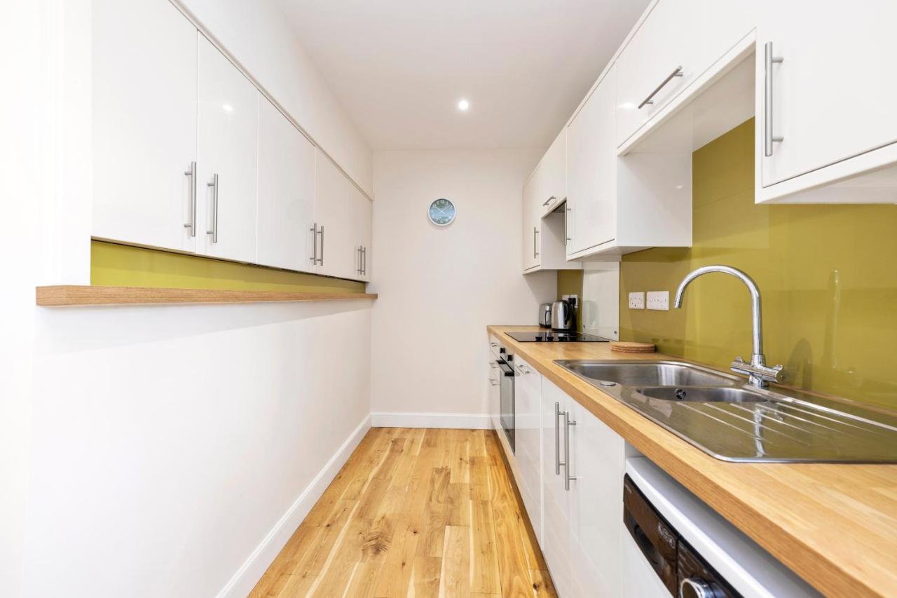2 Bedroom Apartment On Peebles High Street Esterno foto