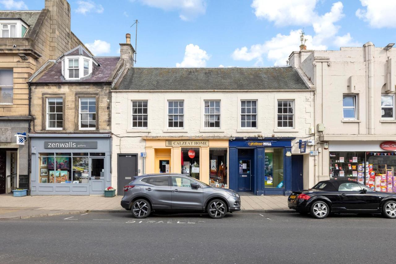2 Bedroom Apartment On Peebles High Street Esterno foto