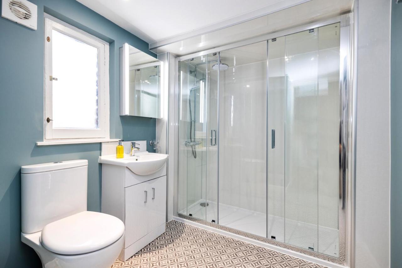 2 Bedroom Apartment On Peebles High Street Esterno foto