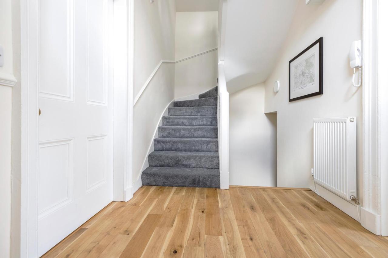 2 Bedroom Apartment On Peebles High Street Esterno foto