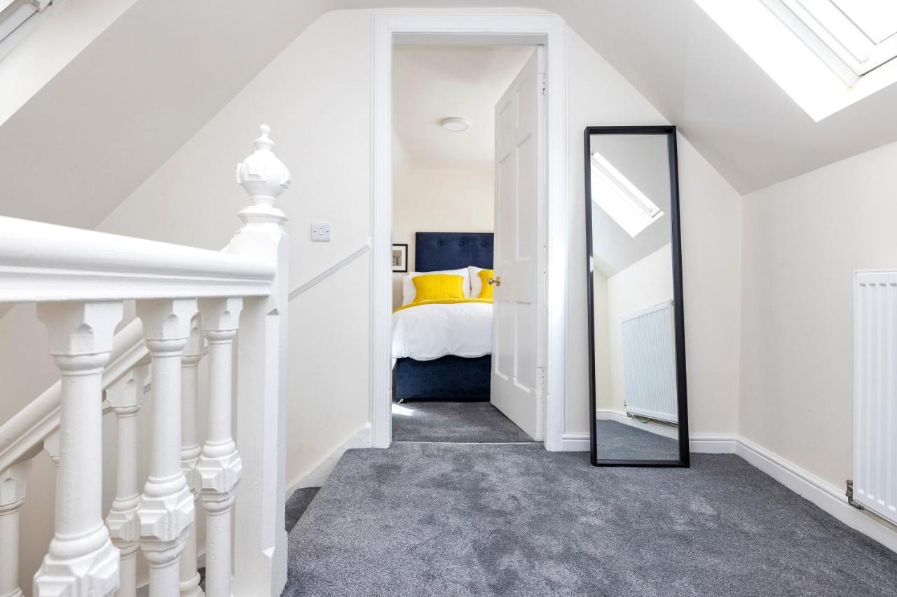 2 Bedroom Apartment On Peebles High Street Esterno foto